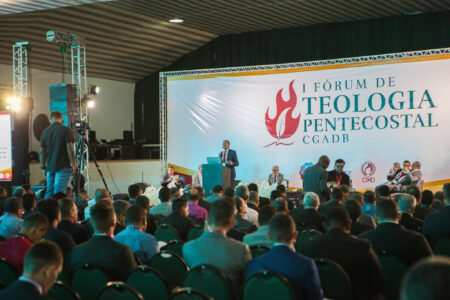 Plenárias com debates no 2º dia do Fórum de Teologia Pentecostal da CGADB