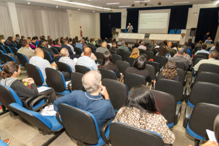 Manhã de aprendizado na abertura do CAPED do Centenário reúne professores e pastores no RJ