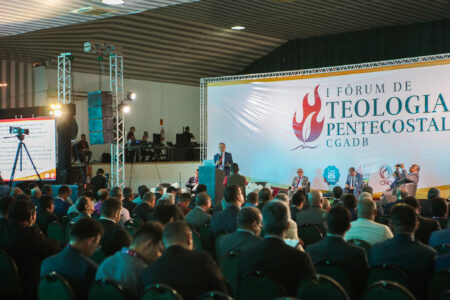 Ciclo de palestras fecha último dia de atividades no Fórum de Teologia Pentecostal da CGADB