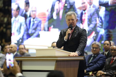 Presidente da CGADB prega na abertura do Fórum de Teologia Pentecostal em Cuiabá