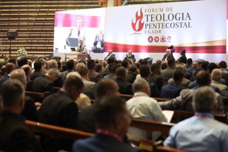 Ambiente Pentecostal no Fórum de Teologia da CGADB em Cuiabá