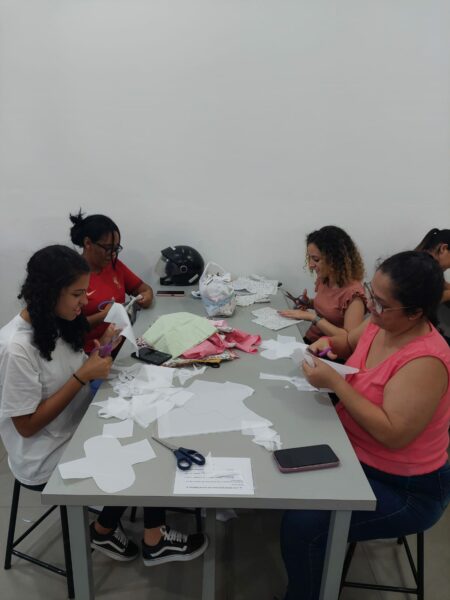 Projeto missionário em Pirassununga (SP) leva absorvente de pano às mulheres em Guiné-Bissau