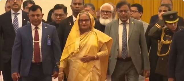 Ex-premiê de Bangladesh é condenada à morte