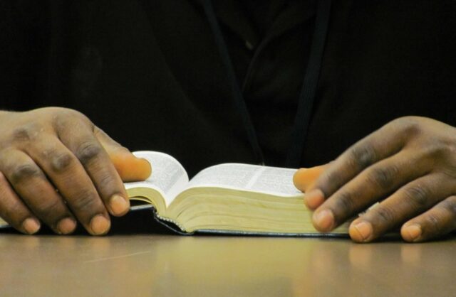 Cresce número de leitores da Bíblia nos EUA