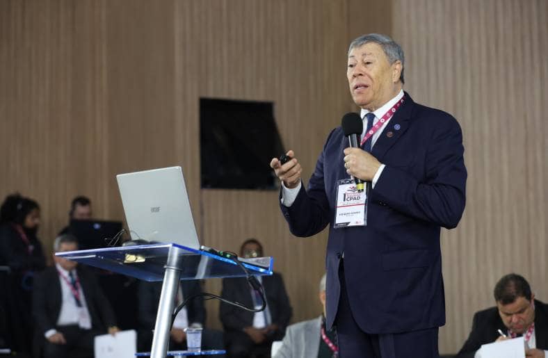 “Semeia a Palavra” – Entrevista com o pastor Esequias Soares