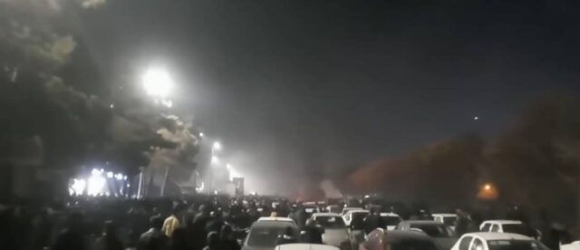 Profissionais da saúde são presos por socorrer manifestantes no Irã