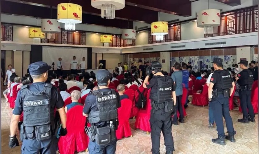 Polícia chinesa invade culto de igreja doméstica