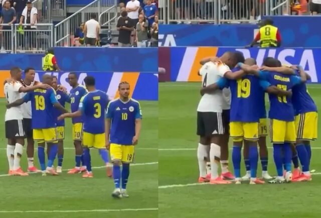 Jogadores adversários oram juntos após jogo na Copa 2026