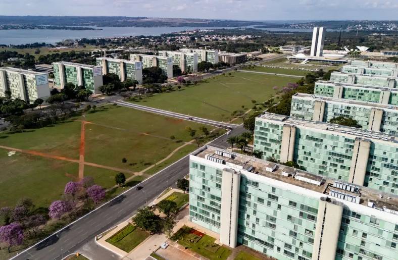 Governo oficializa nomeação de 500 aprovados no CNU 2 para carreiras transversais