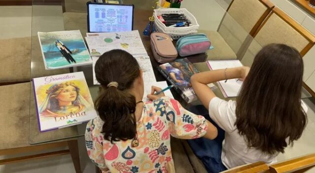 Organização assume defesa de casal condenado por homeschooling