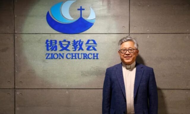 Pastor chinês é libertado após nove meses de prisão e reencontra a família nos EUA