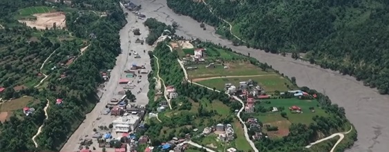 Sobe para 903 o número de mortos após inundação no Nepal e China