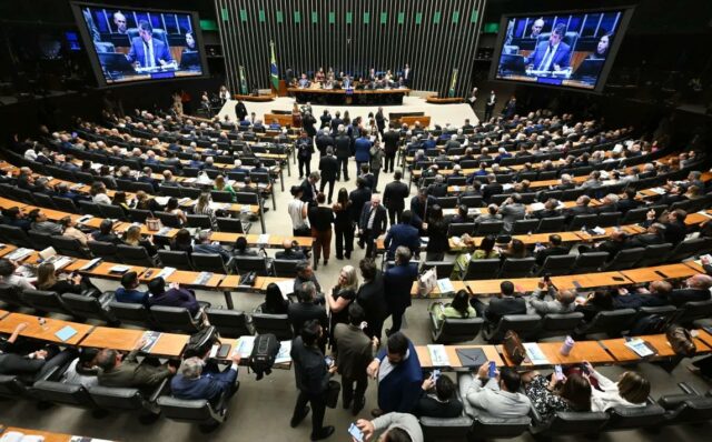 Câmara instala comissão especial sobre PEC da redução da maioridade penal