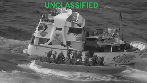Ataques dos EUA a barcos deixam pelo menos 230 pessoas mortas