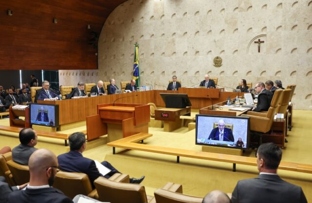 Sessão do STF é encerrada sem definição