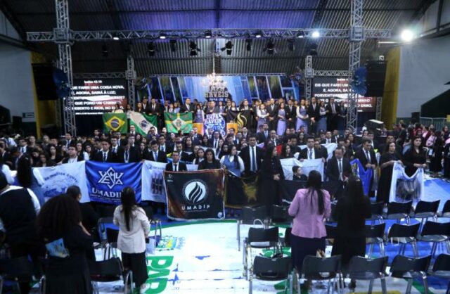 Mais de 10 mil pessoas se reúnem no 56º Congresso de Jovens de Paranaguá (PR)