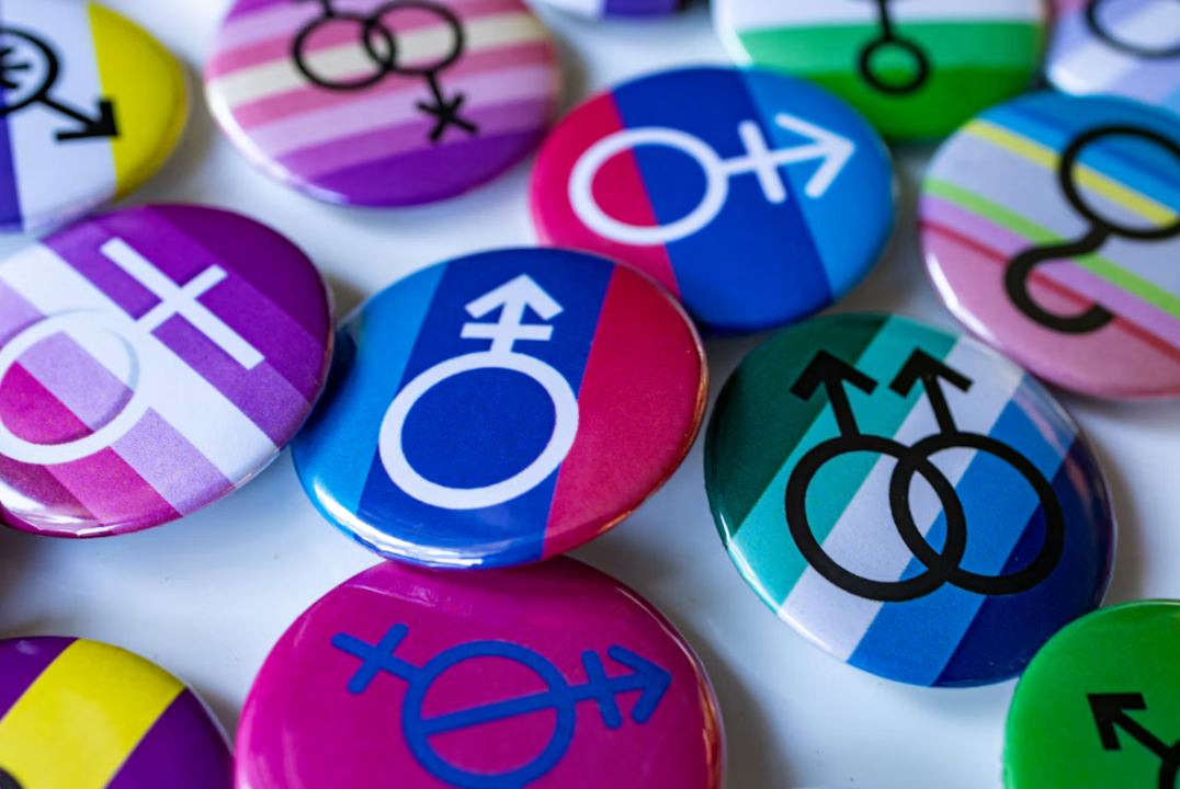 Número de adolescentes que se identificam como gays ou bissexuais cai nos EUA