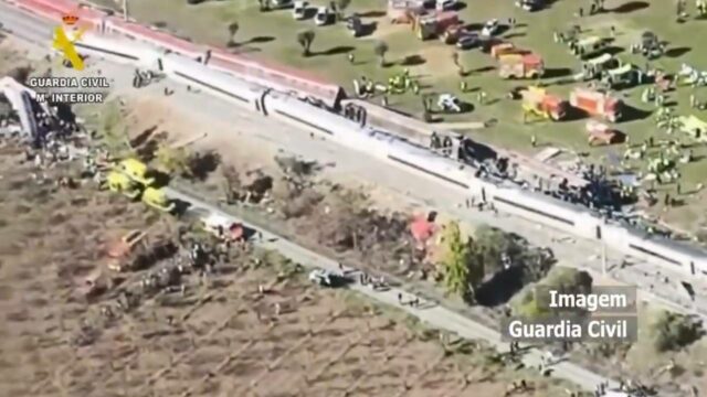 Colisão entre trens causa ao menos 64 mortos na Espanha