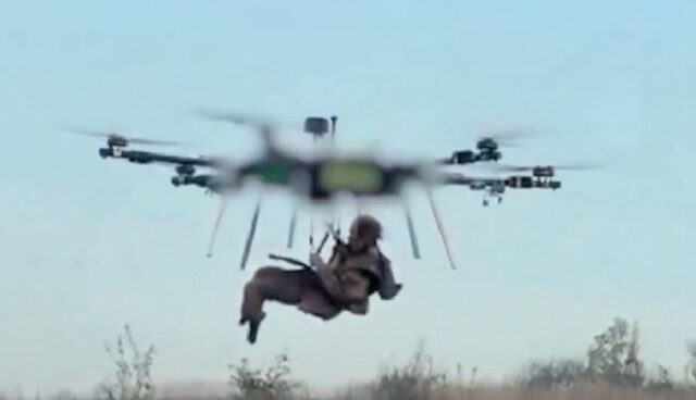 Drone aéreo pesado resgata soldado ferido na Ucrânia