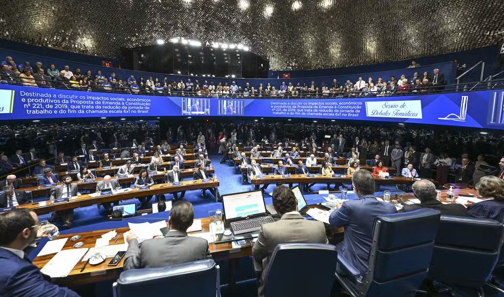 Senado discute nesta terça-feira a PEC que propõe mudanças na escala 6×1